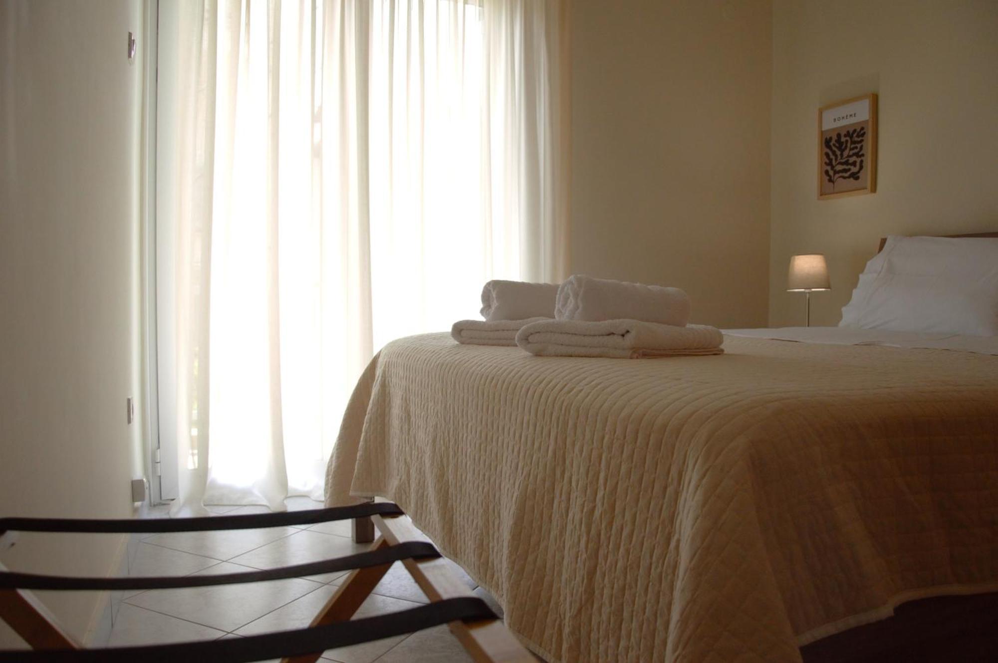 La Boheme Apartman Kiáto Kültér fotó